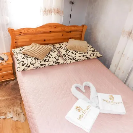 فندق مبيت وإفطار Rycerz قلعة نيدزيكا