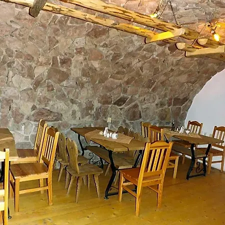 Rycerz לינה וארוחת בוקר נידז'יקה זאמק